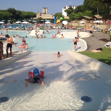 Village Malibu 4*