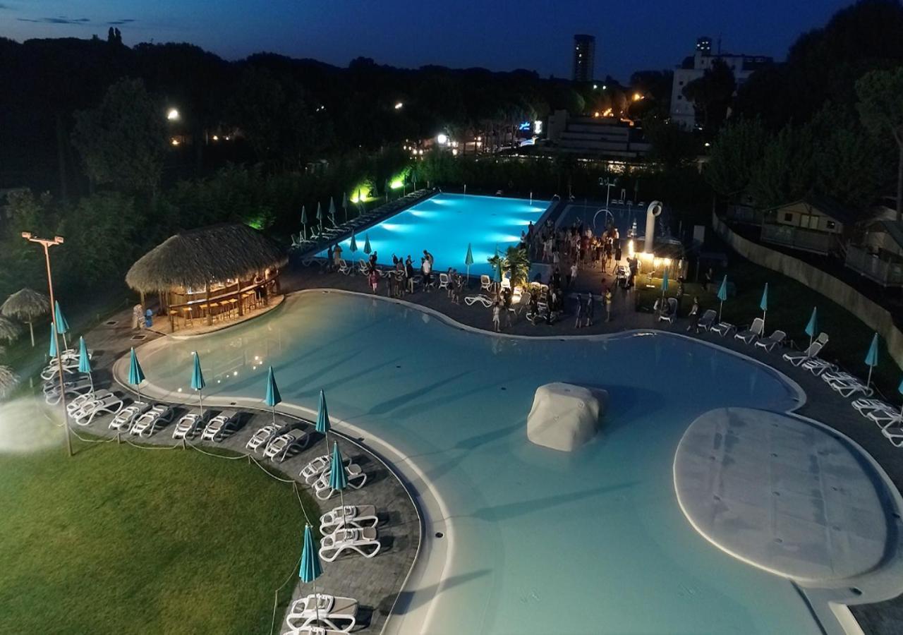 Village Malibu 4*
